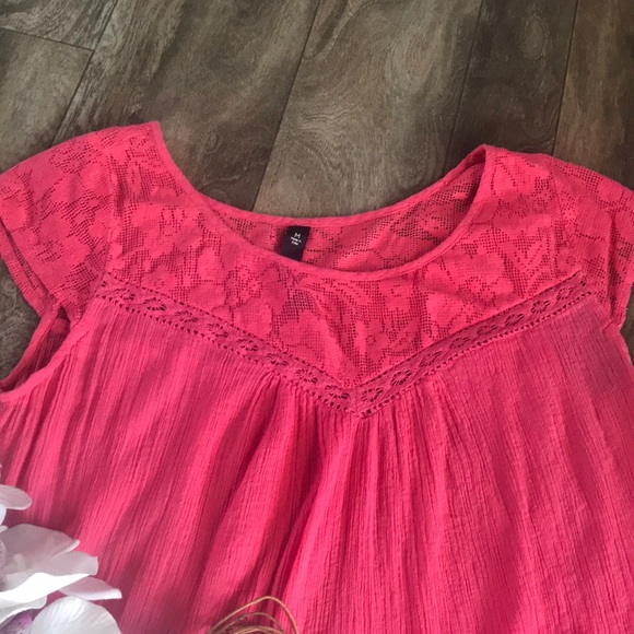 Jessica Simpson Coral Lace Blouse - Picture 3 of 6